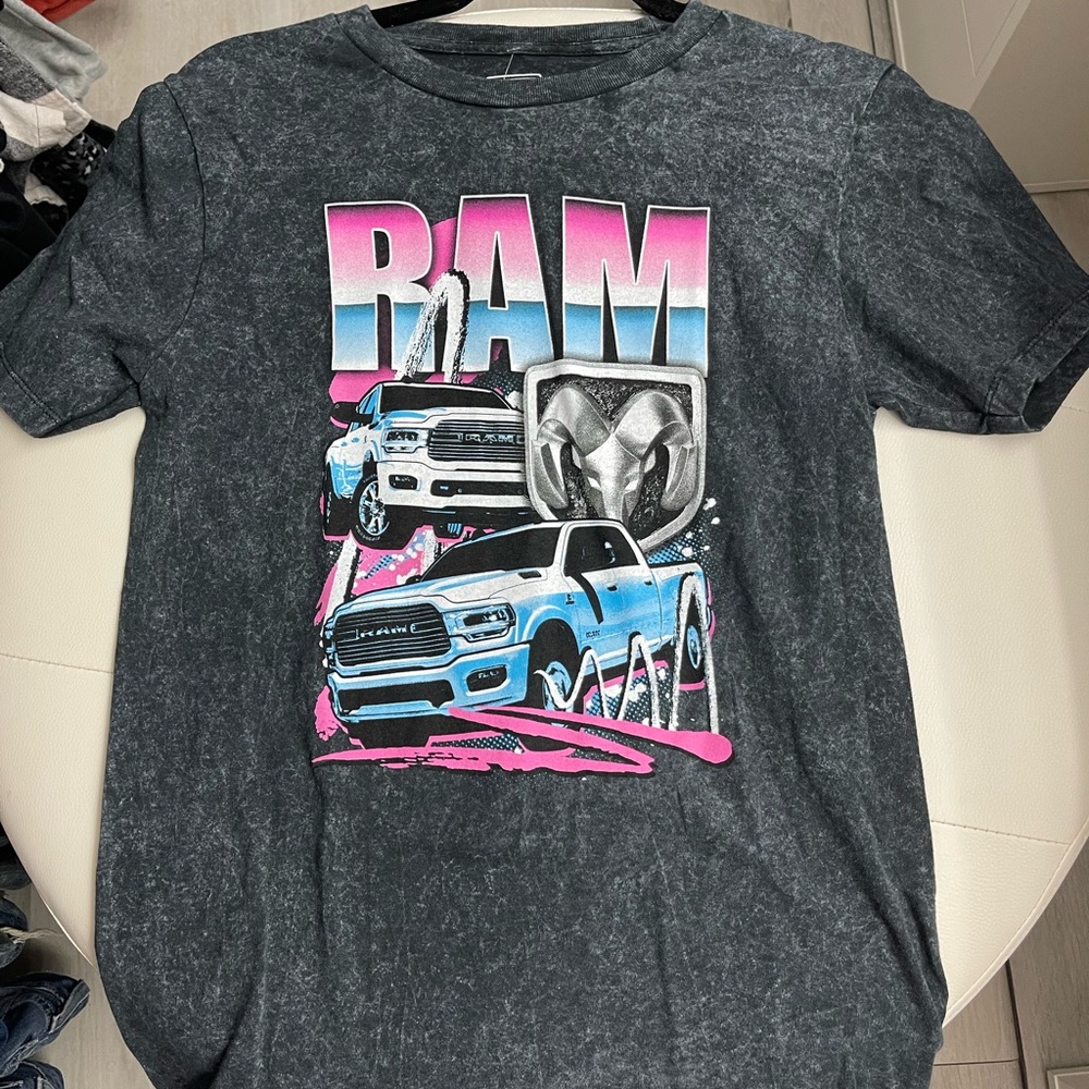 acid wash grey/black ram graphic tee